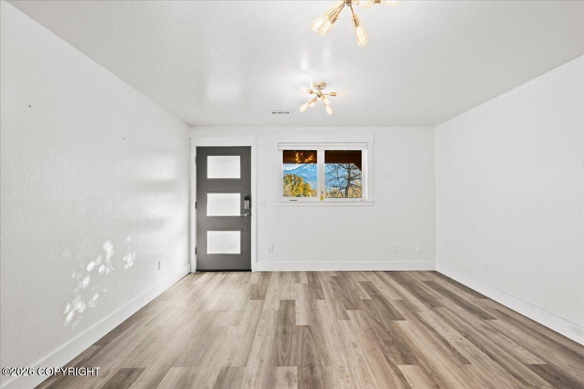 456 N Alaska Street Property Photo 6