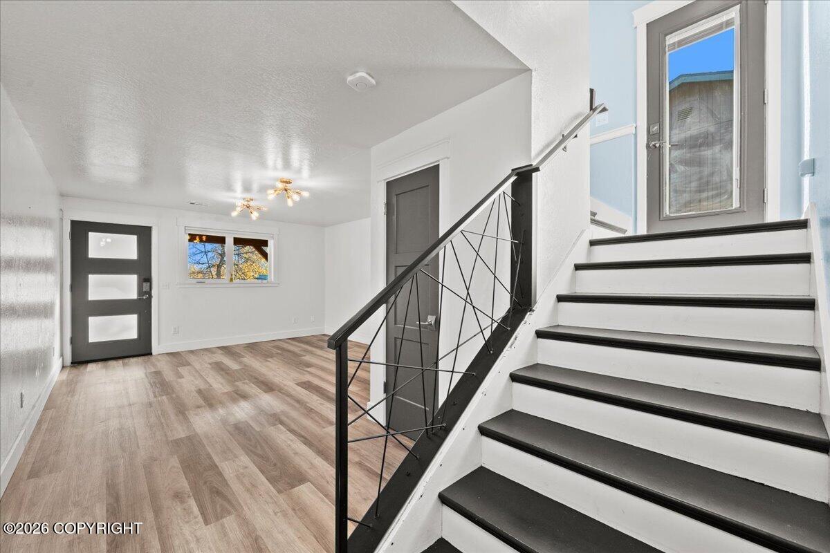456 N Alaska Street Property Photo 8