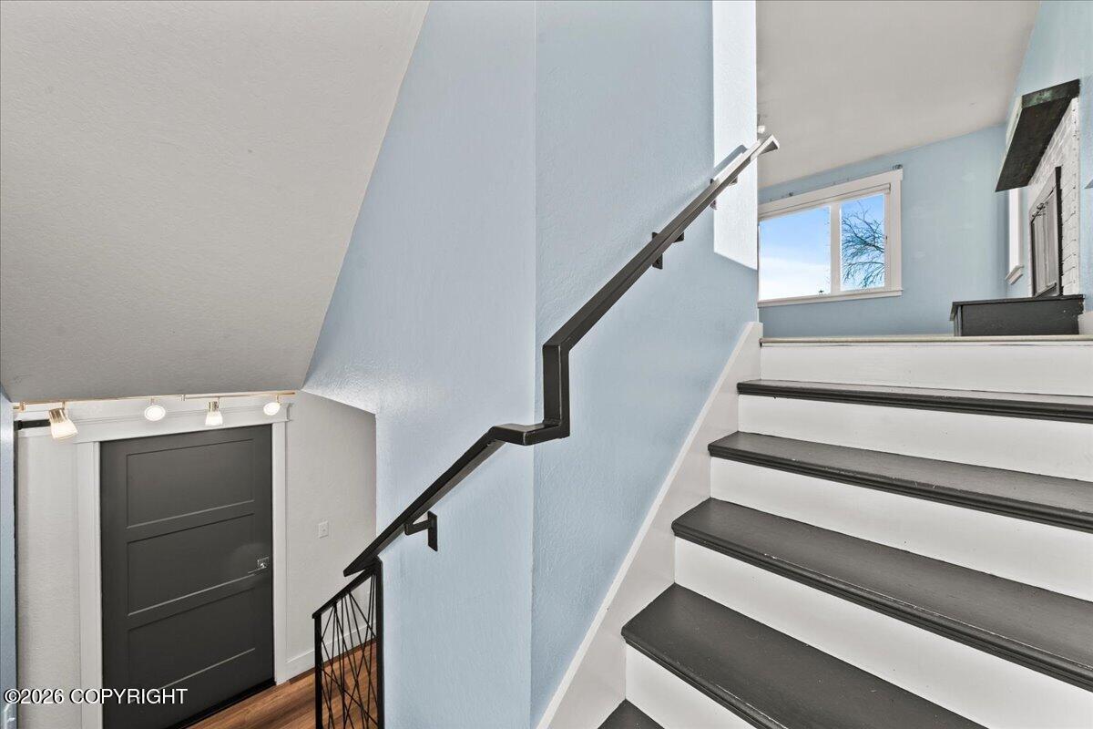 456 N Alaska Street Property Photo 9