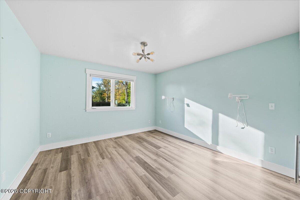 456 N Alaska Street Property Photo 20
