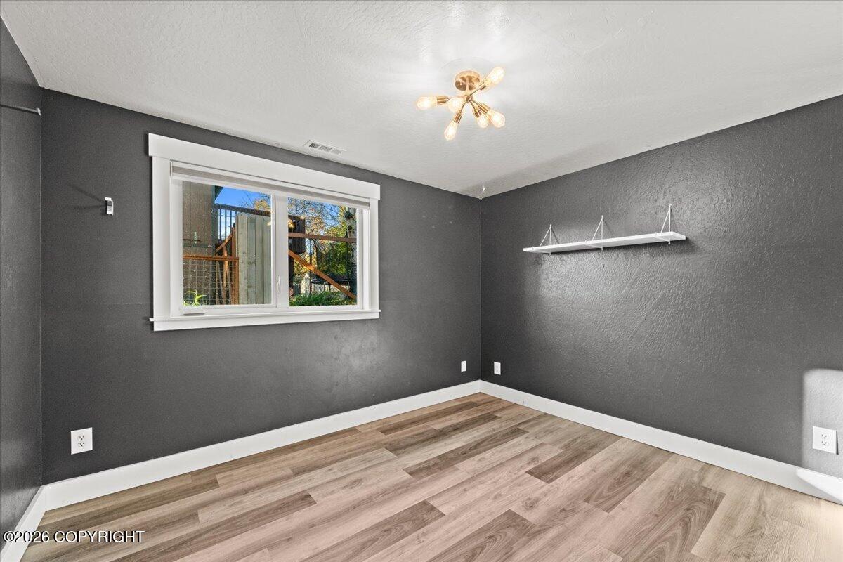 456 N Alaska Street Property Photo 24