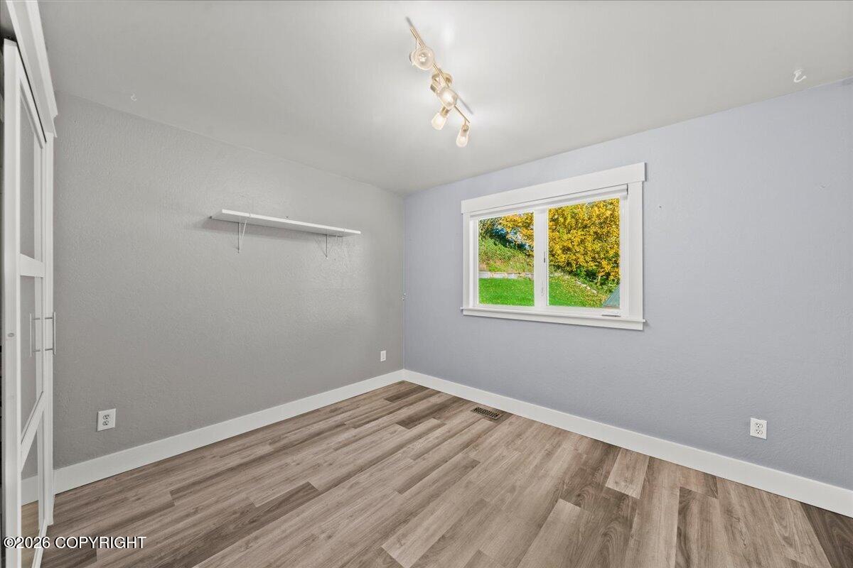 456 N Alaska Street Property Photo 25