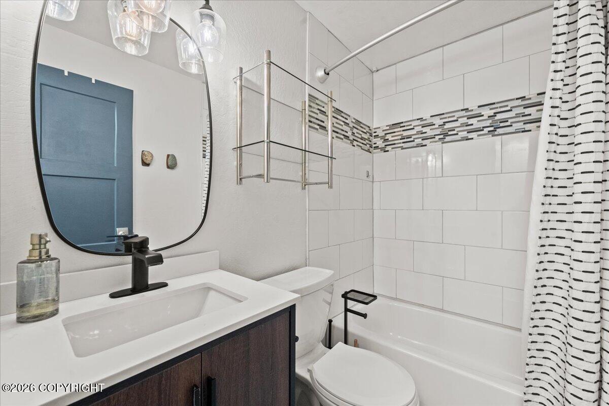 456 N Alaska Street Property Photo 26