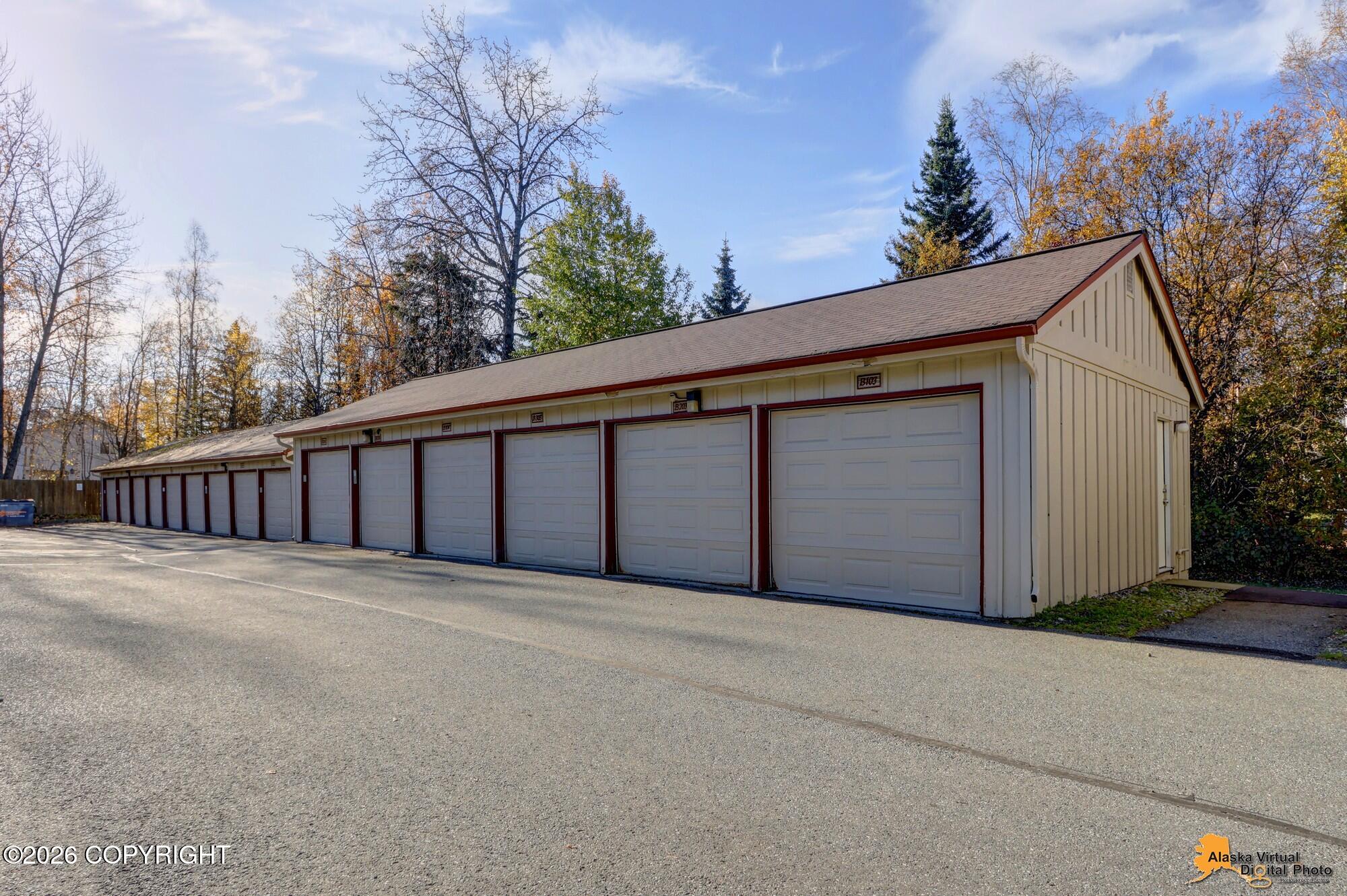 5608 E 40th Avenue #b301 Property Photo 2