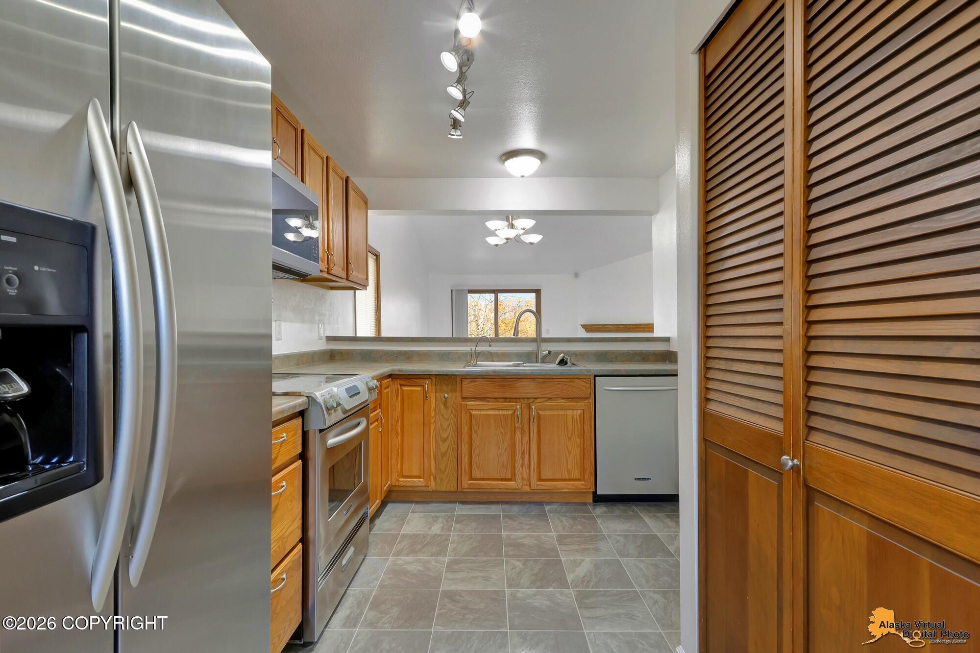 5608 E 40th Avenue #b301 Property Photo 5