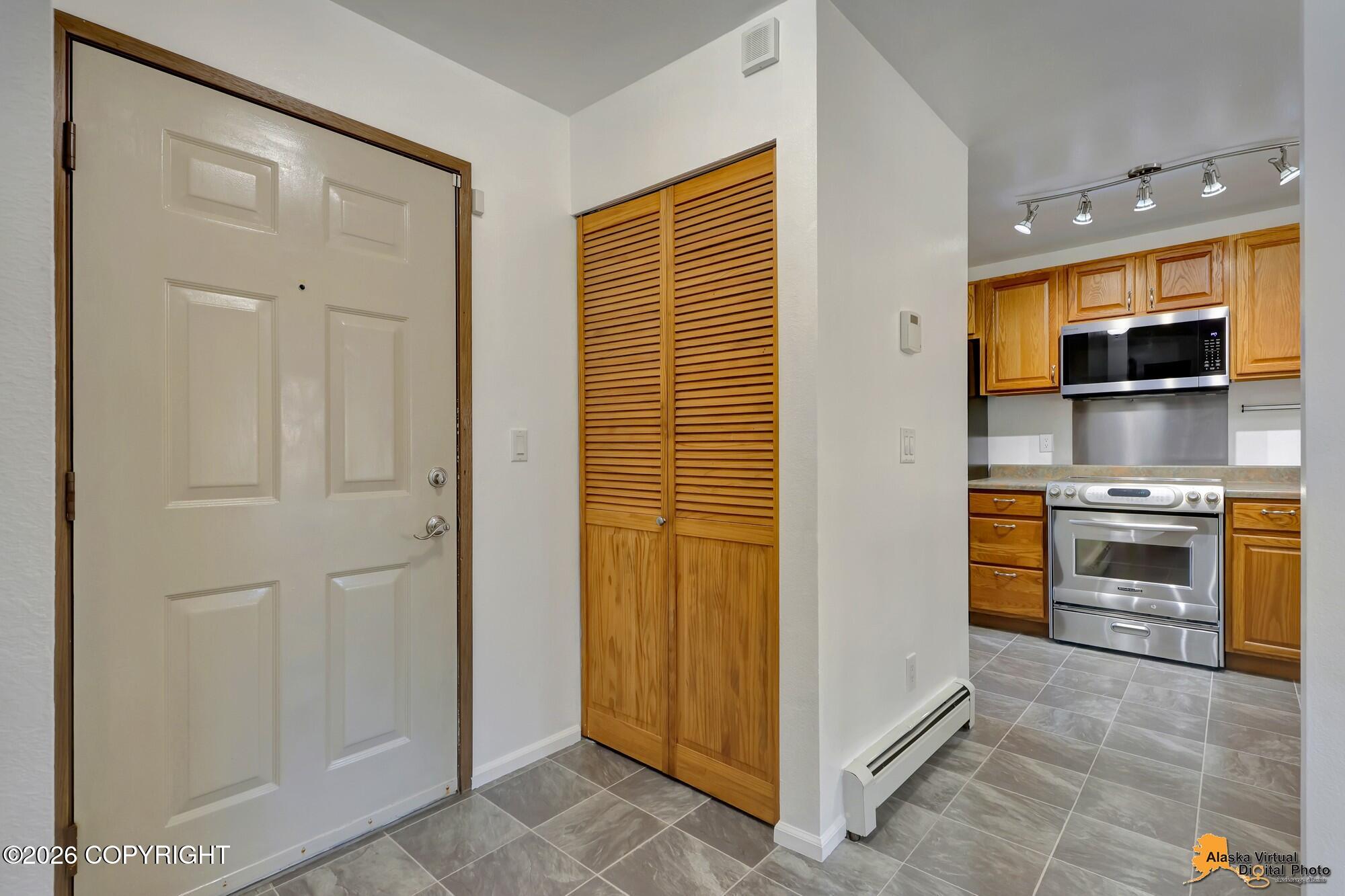 5608 E 40th Avenue #b301 Property Photo 6