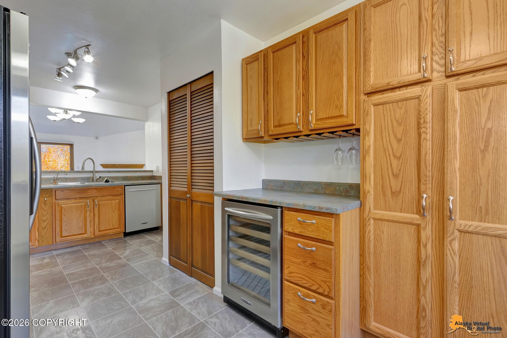 5608 E 40th Avenue #b301 Property Photo 9