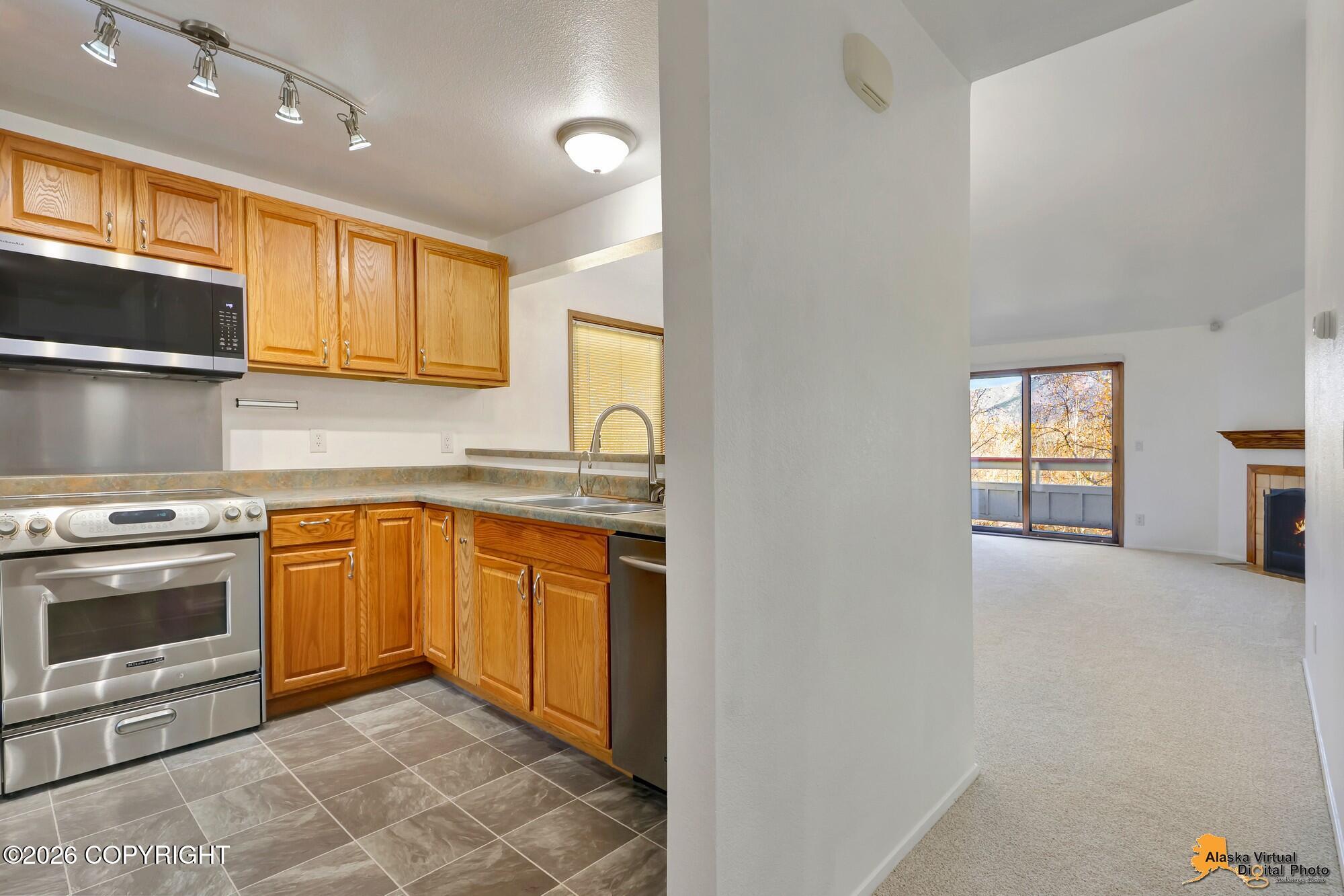 5608 E 40th Avenue #b301 Property Photo 10