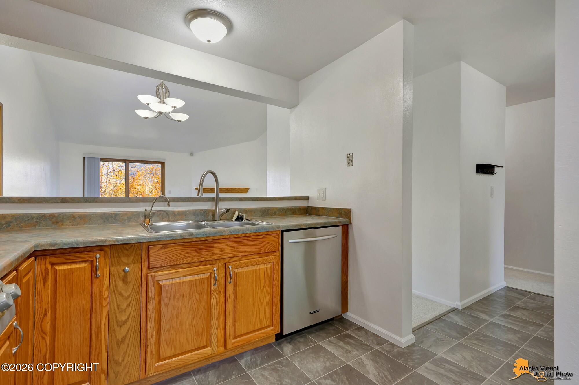 5608 E 40th Avenue #b301 Property Photo 17
