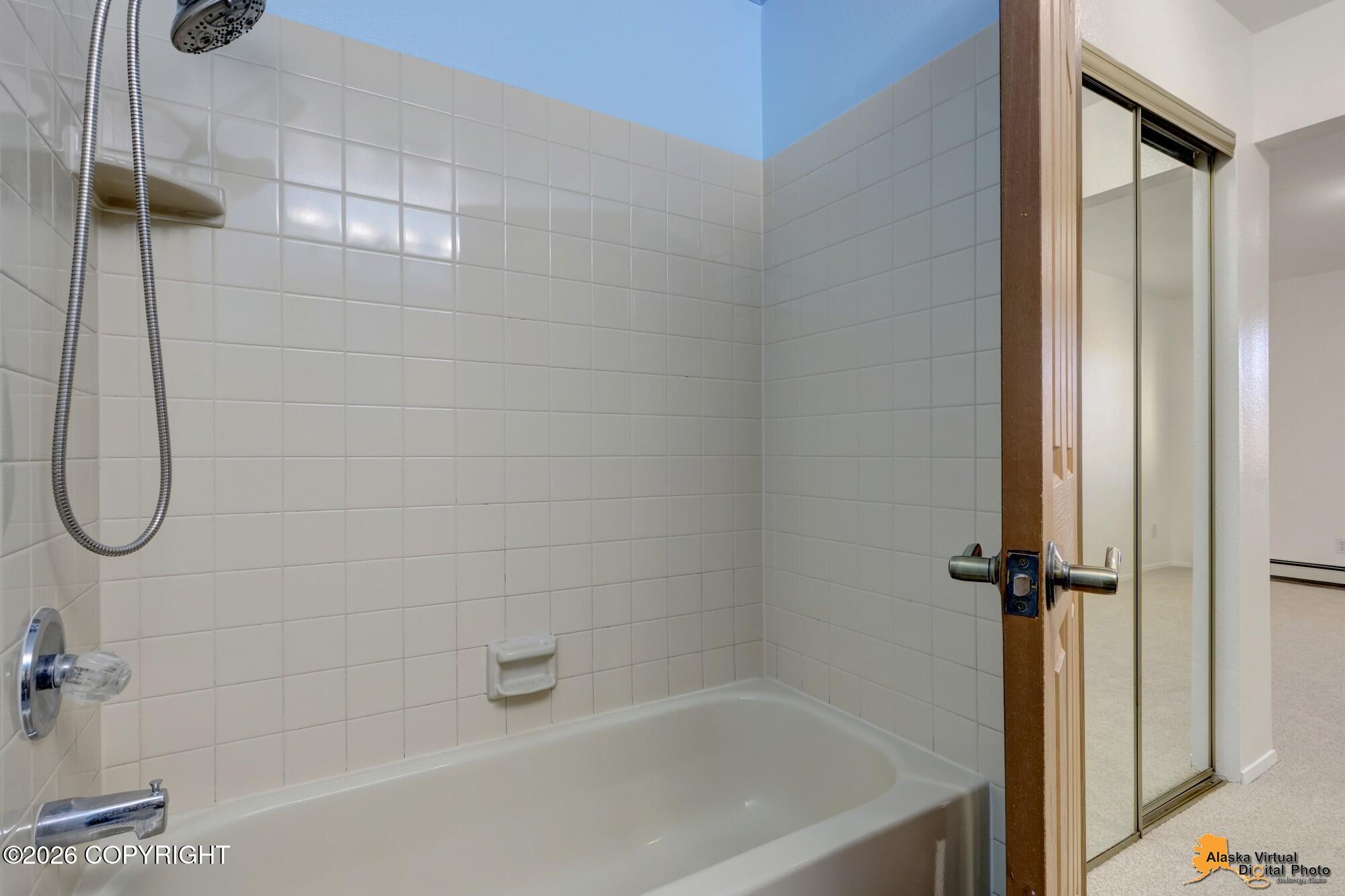 5608 E 40th Avenue #b301 Property Photo 28