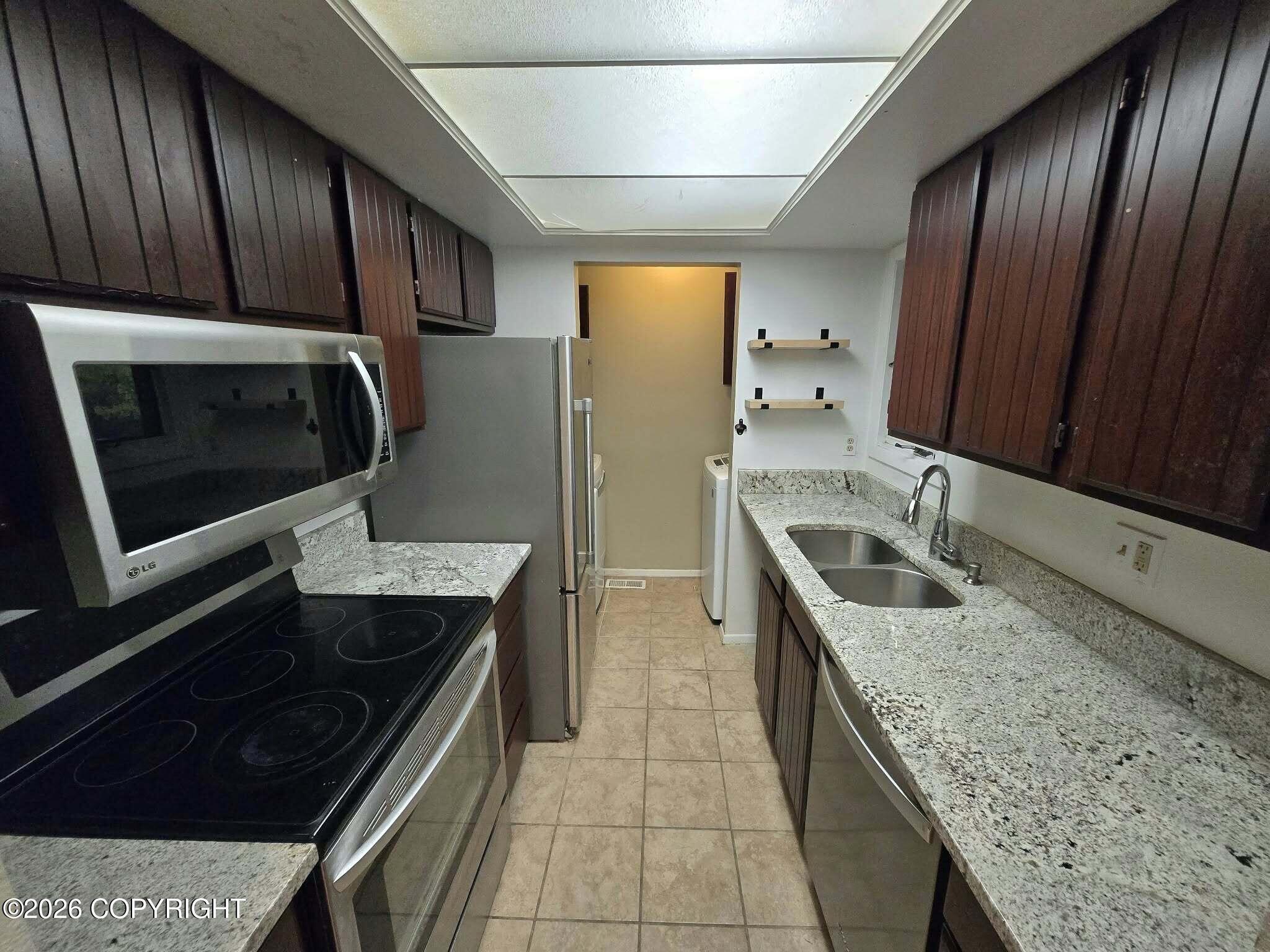 7222 Foxridge Circle #14-h Property Photo 13
