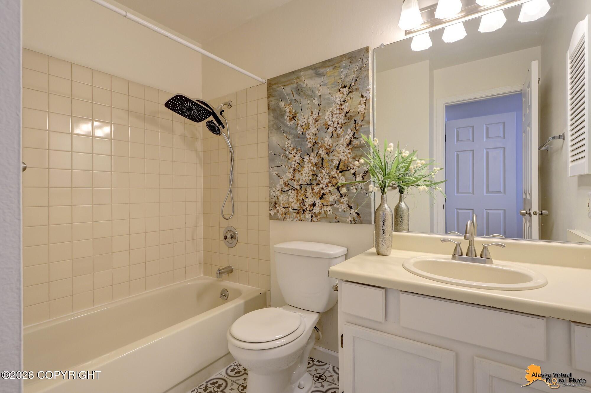 6420 E Northern Lights Boulevard #7b Property Photo 21