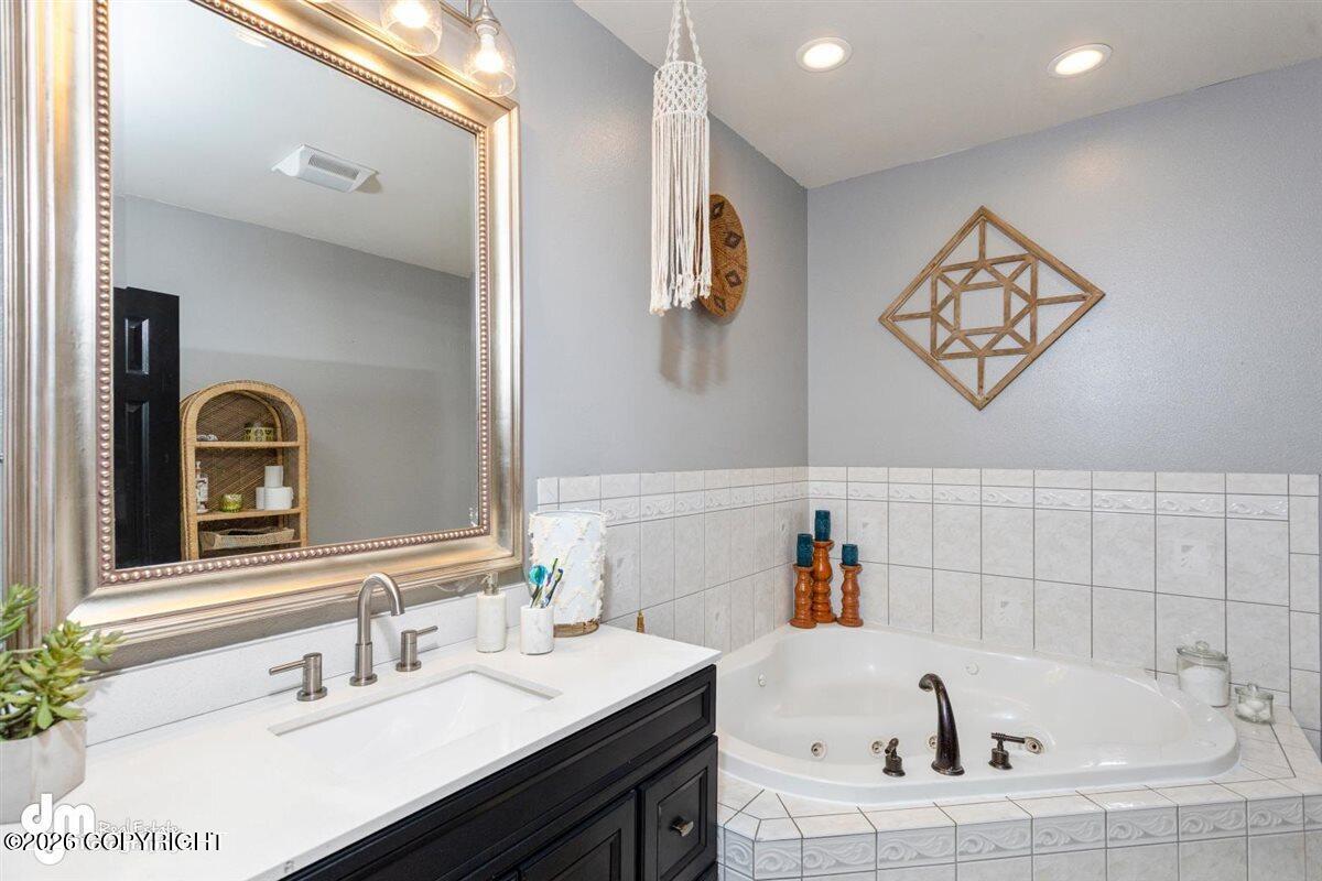 1130 E Lee Street Property Photo 37