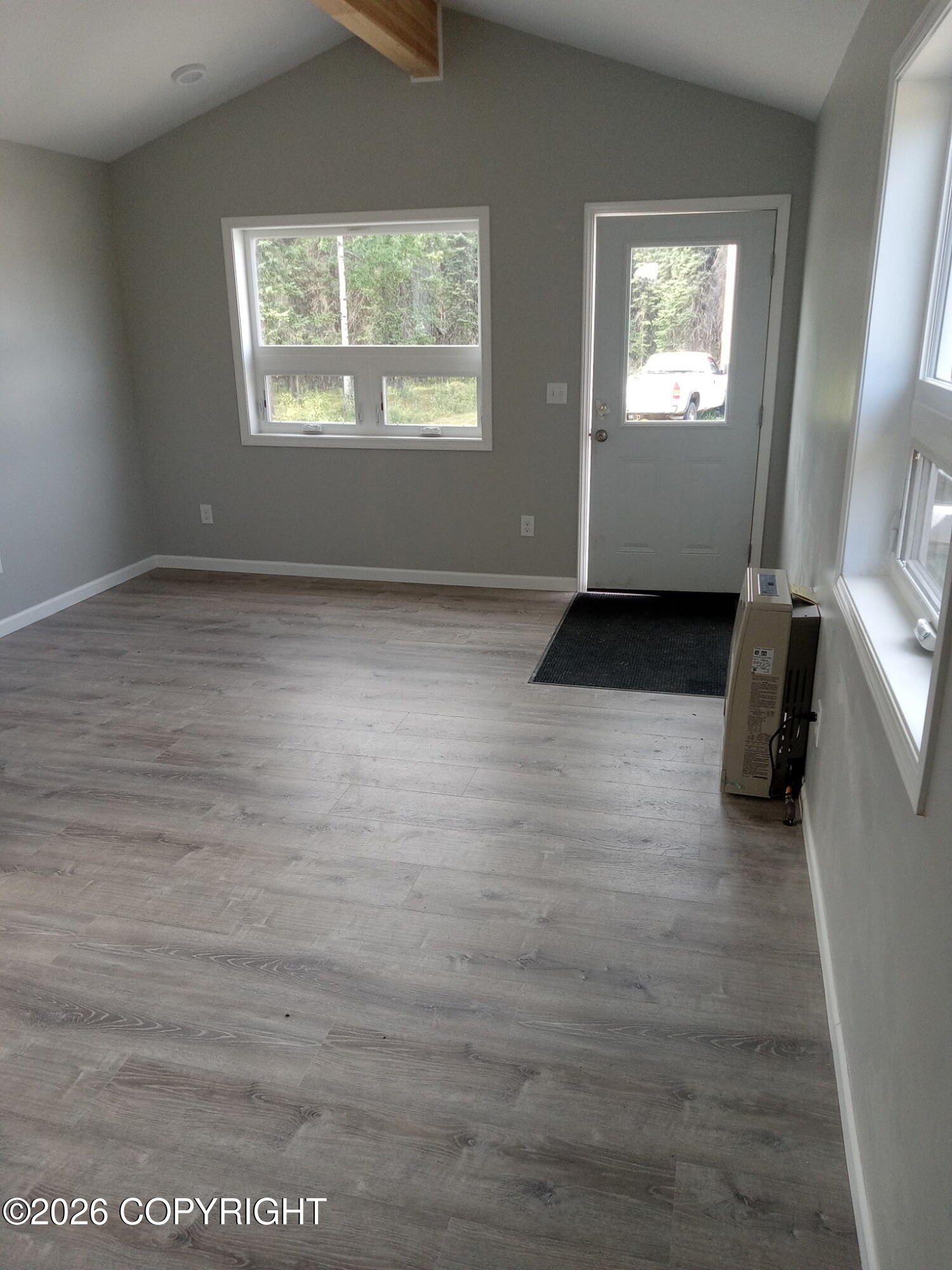 995 E Roald Avenue Property Photo 3