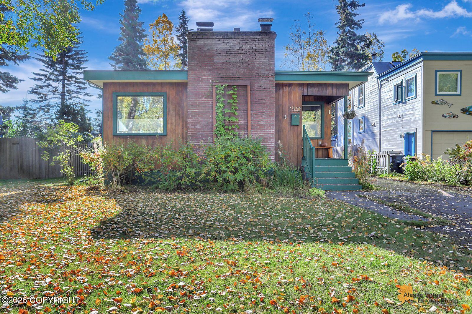 1332 W 12th Avenue Property Photo 2