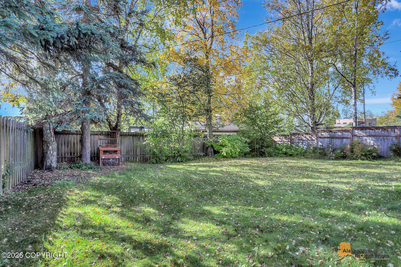 1332 W 12th Avenue Property Photo 3