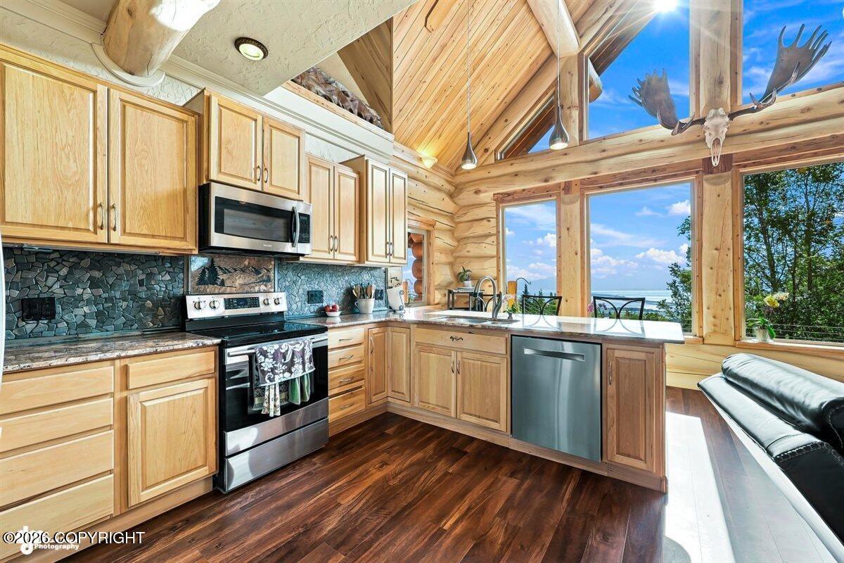 990 Mission Road Property Photo 4