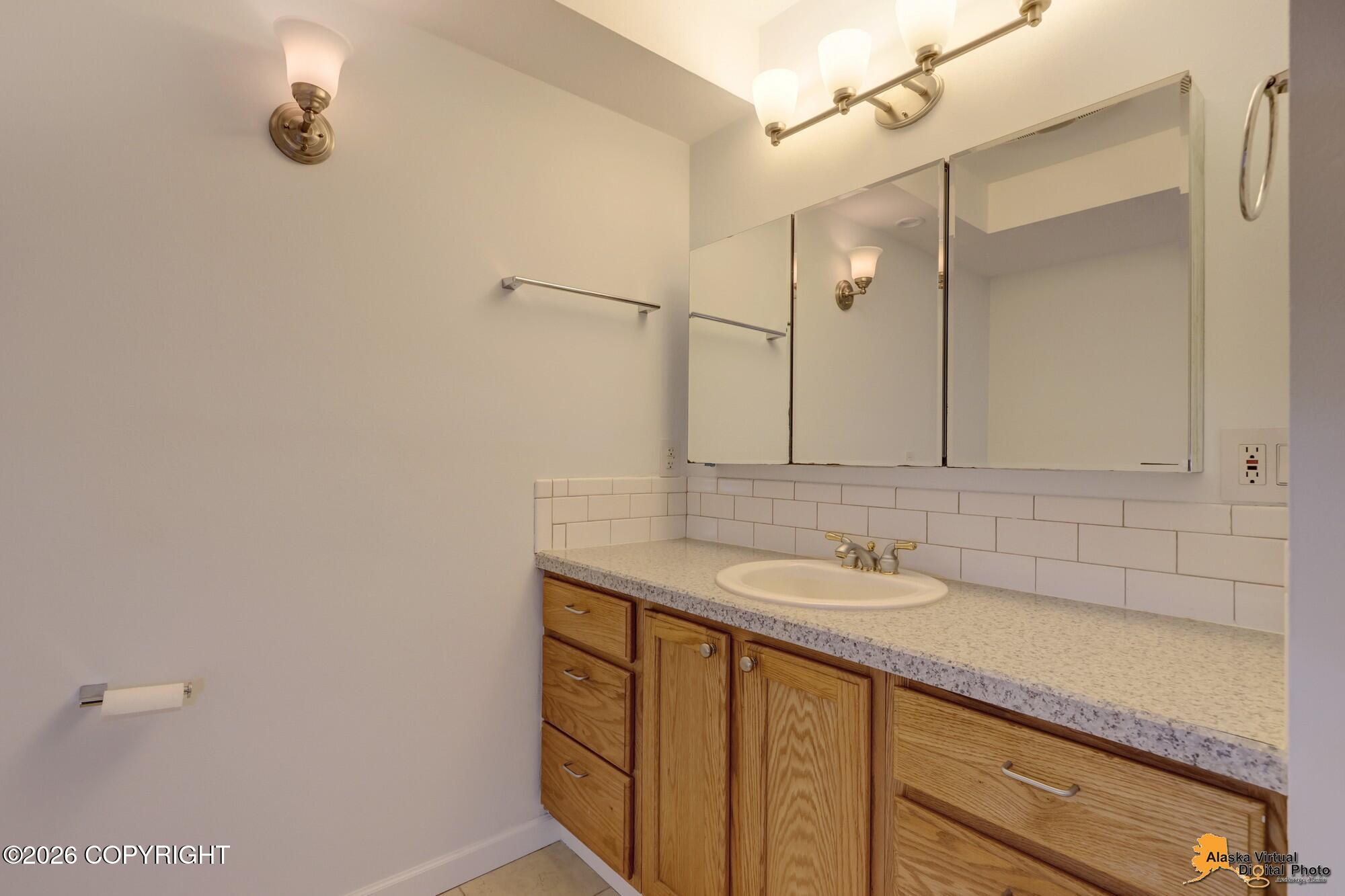 2807 W 34th Avenue Property Photo 13