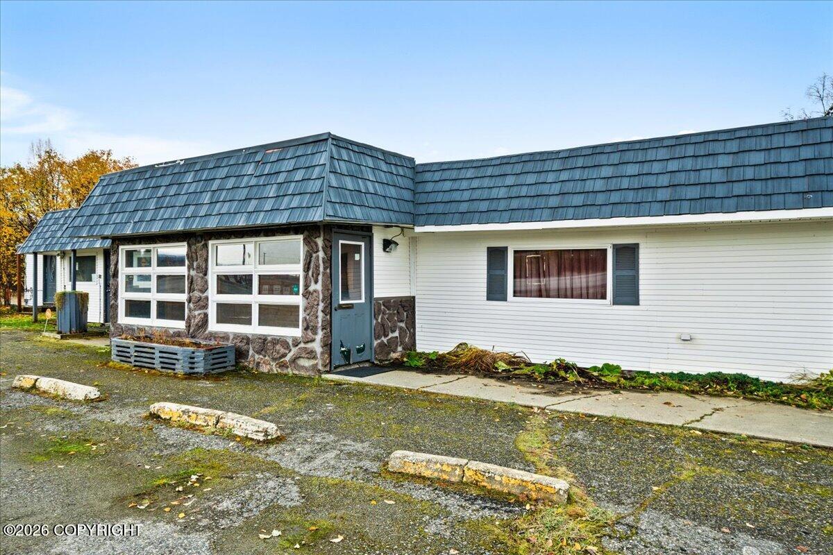 16966 W Parks Highway Property Photo 1