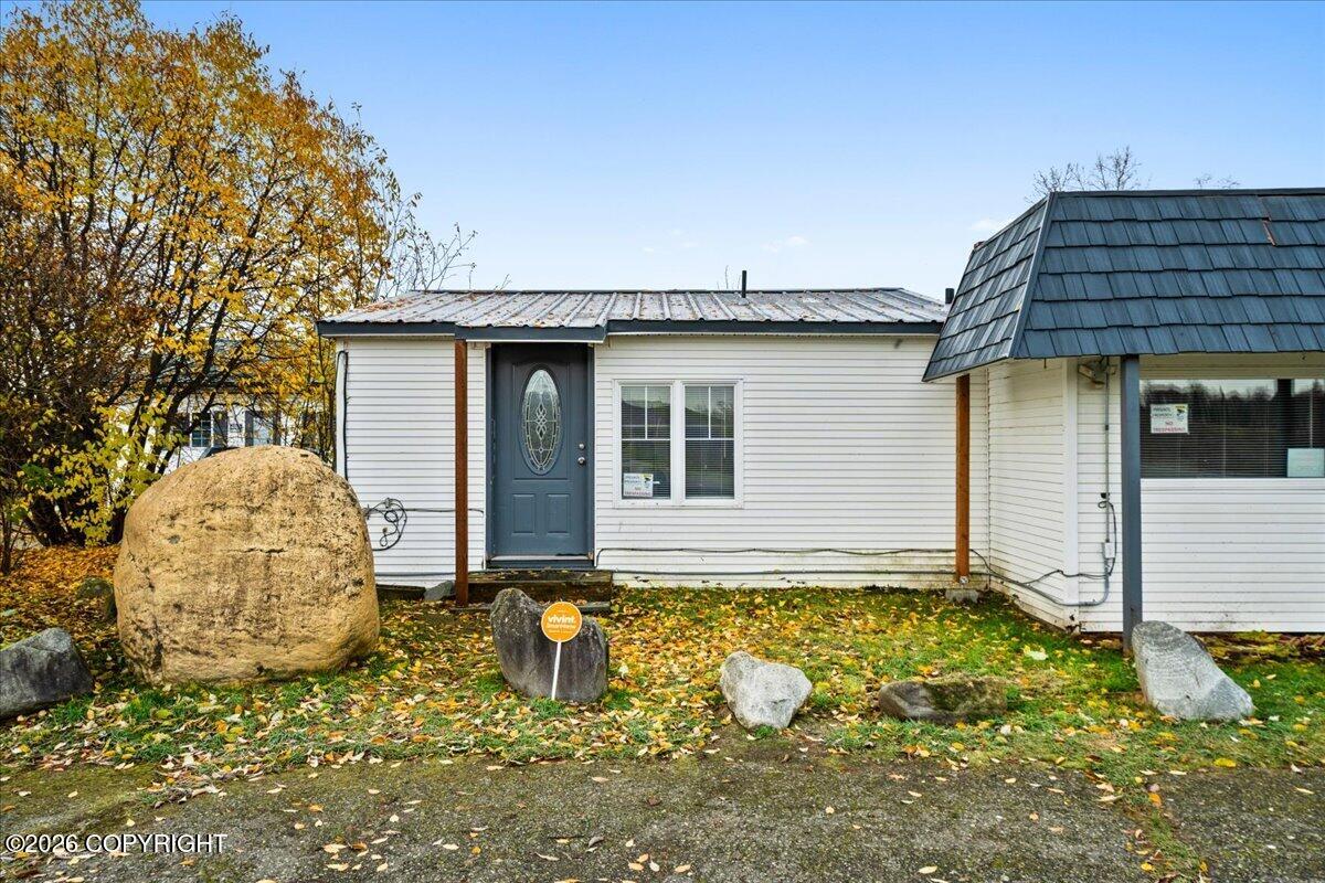 16966 W Parks Highway Property Photo 3