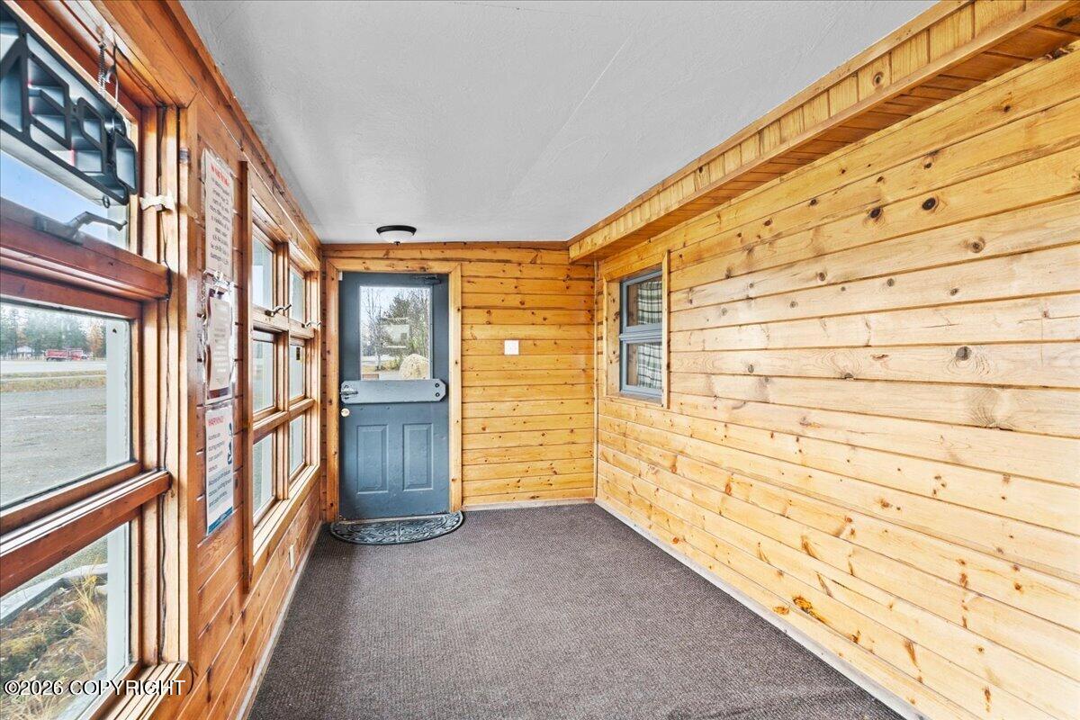 16966 W Parks Highway Property Photo 4