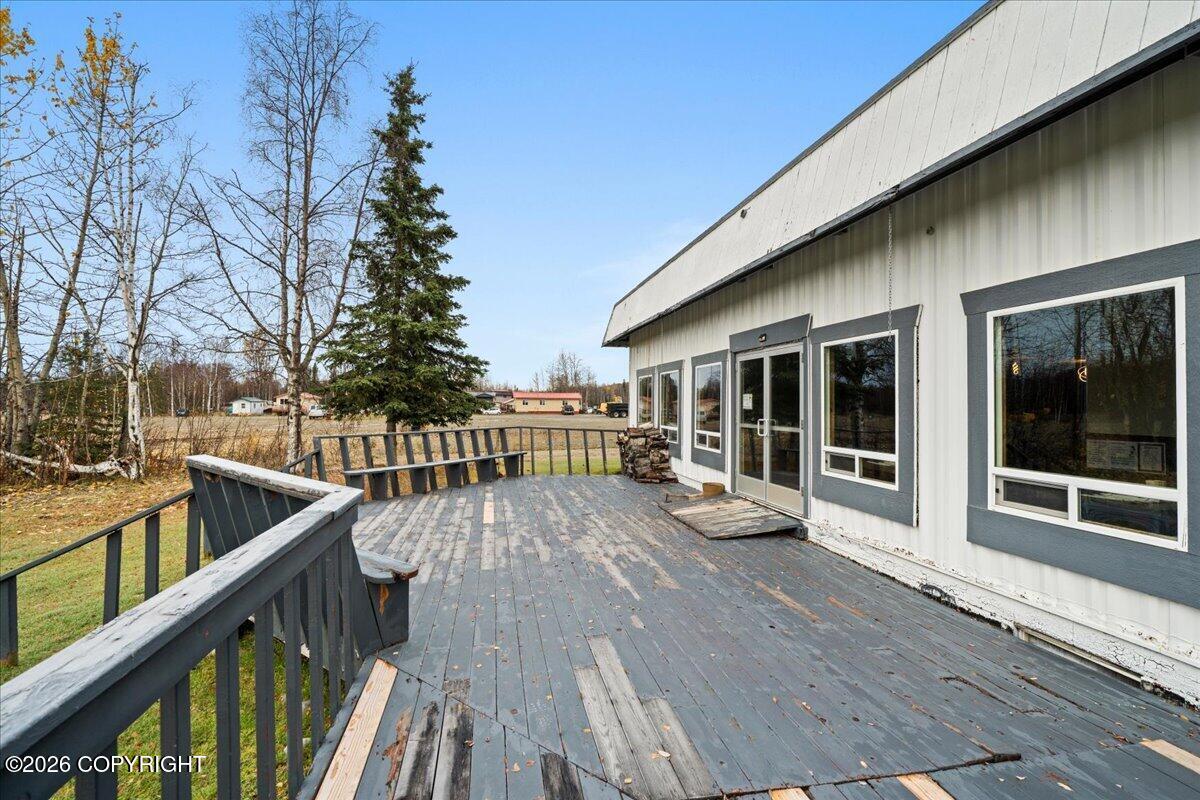 16966 W Parks Highway Property Photo 24