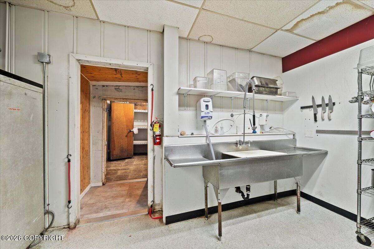16966 W Parks Highway Property Photo 31