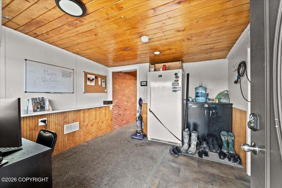 16966 W Parks Highway Property Photo 45