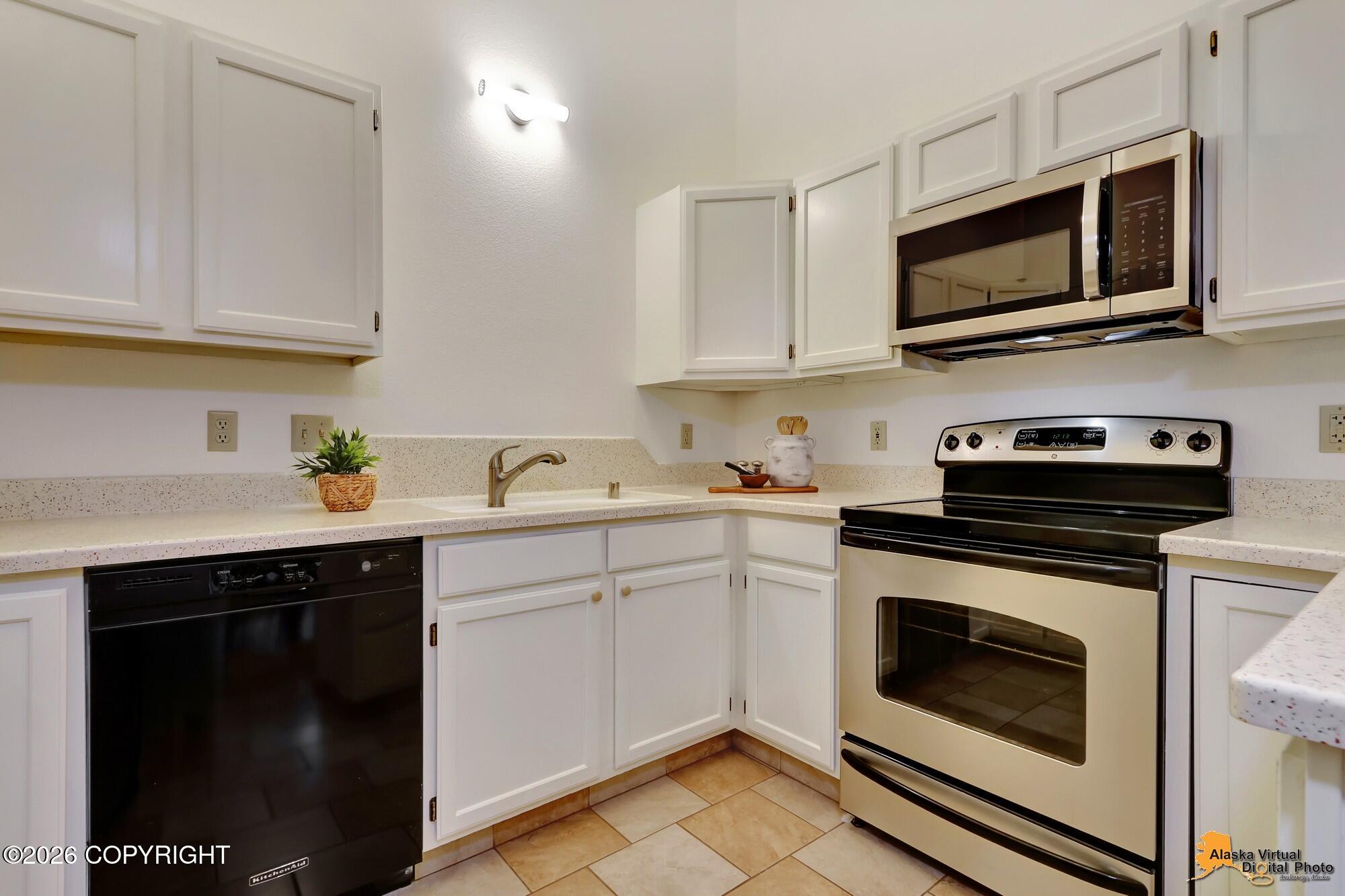 6908 Cape Lisburne Loop Property Photo 8