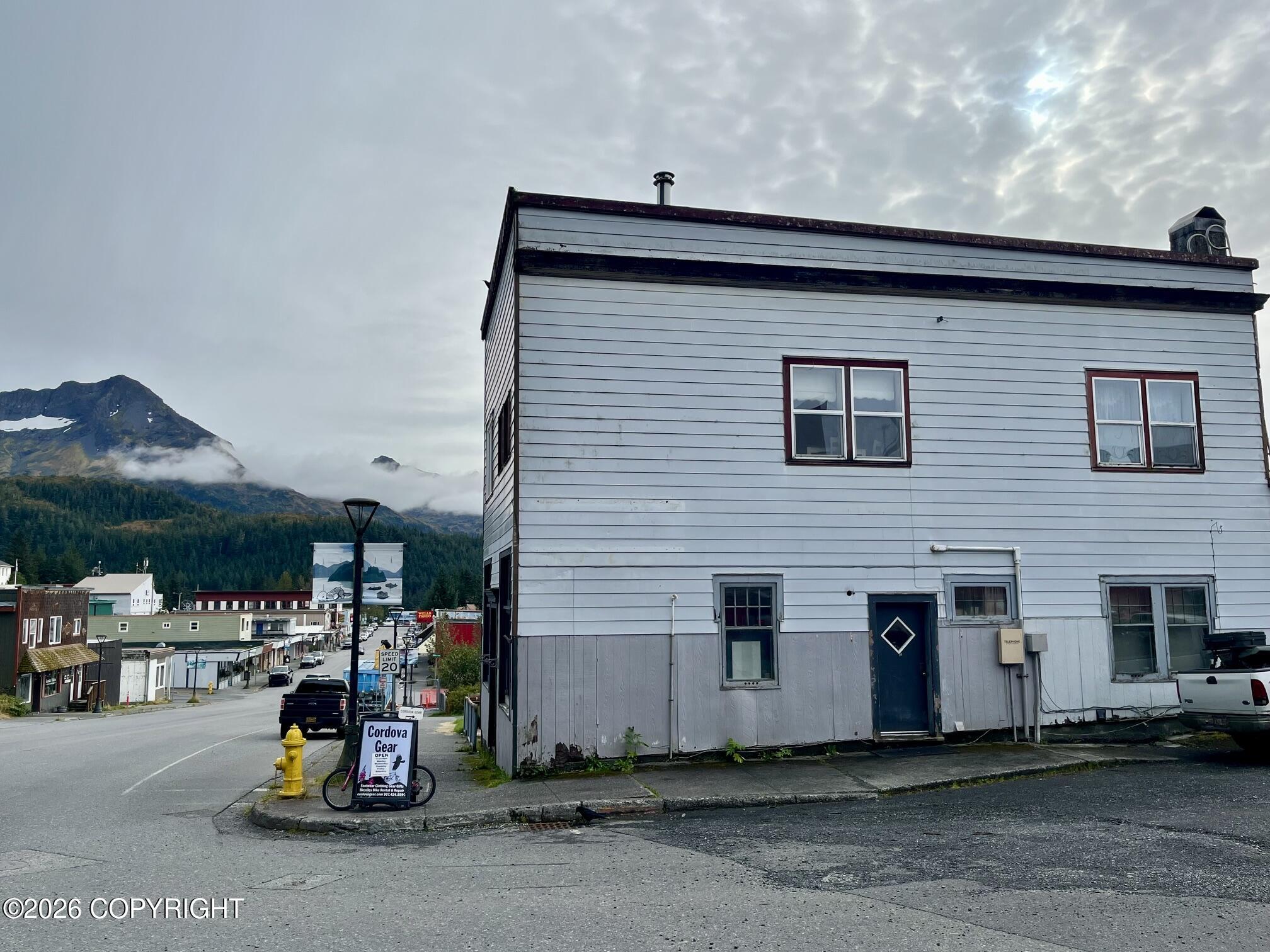 401 1st Street Property Photo 2