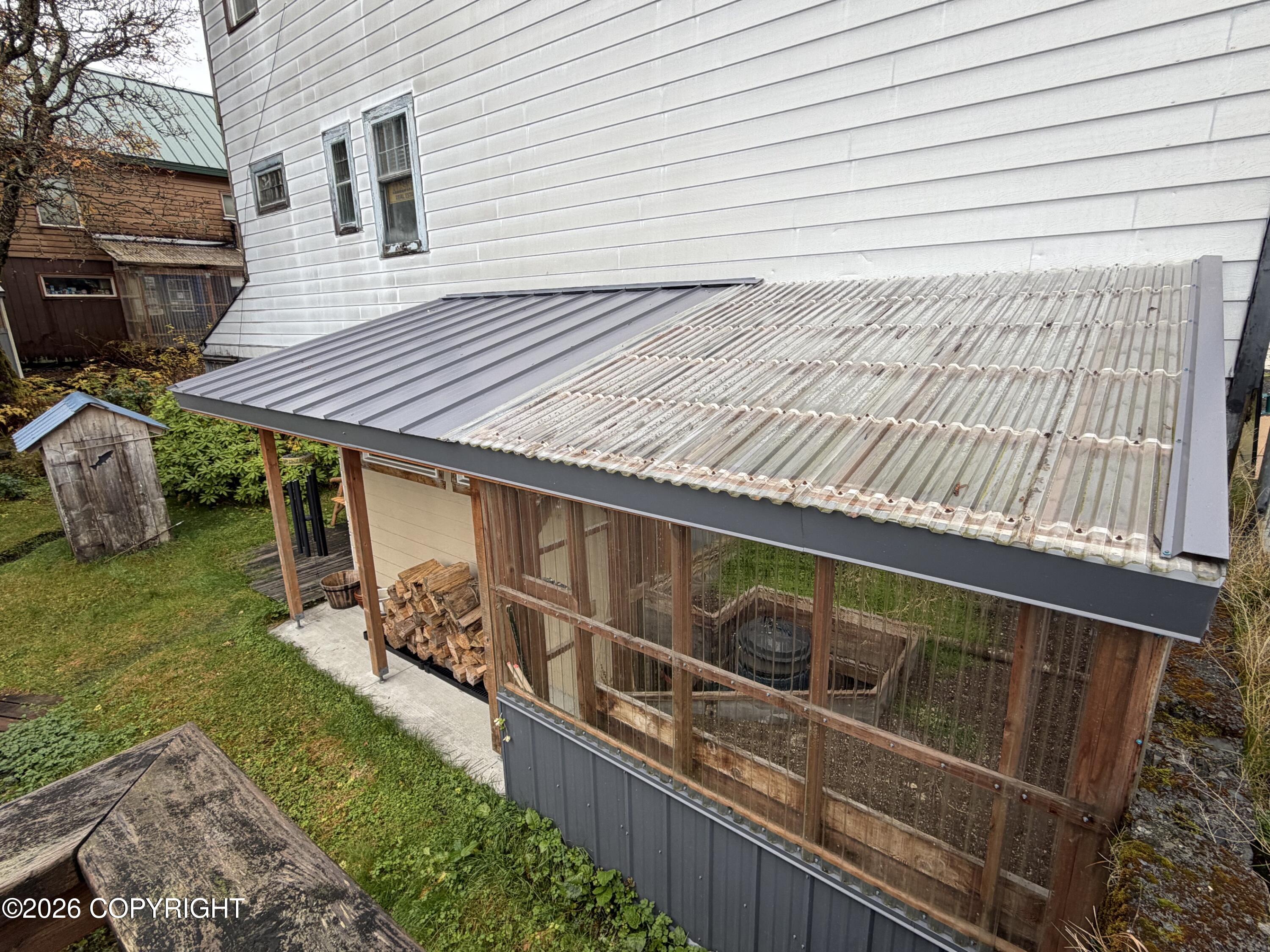 401 1st Street Property Photo 3