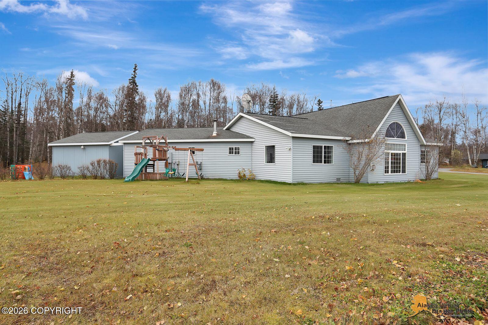 1561 N Tulip Circle Property Photo 2