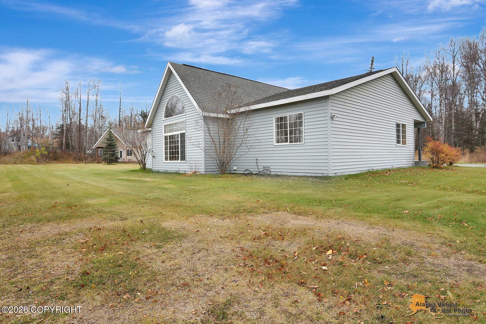1561 N Tulip Circle Property Photo 3