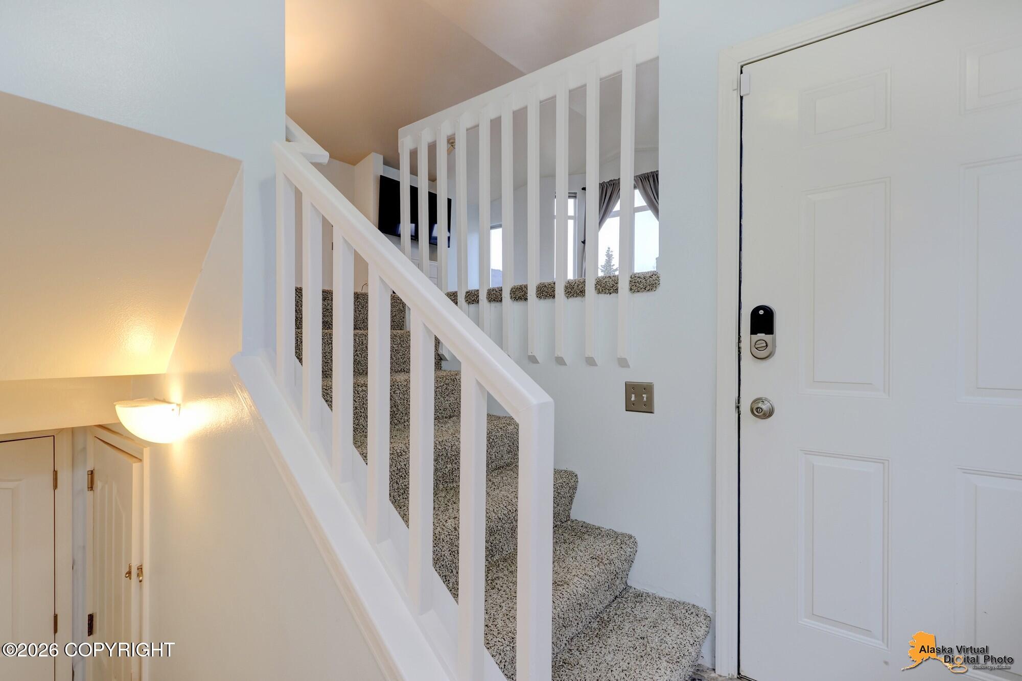 8915 Birch Park Circle Property Photo 3