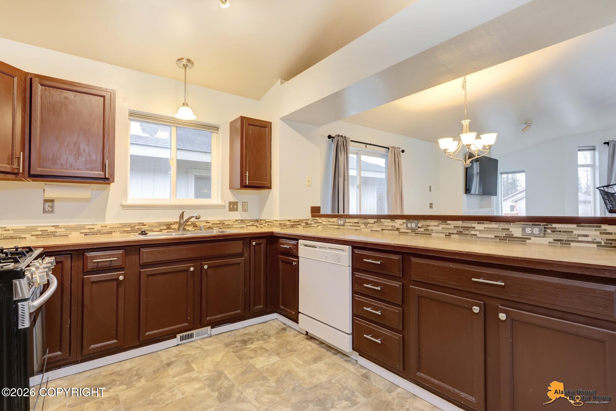 8915 Birch Park Circle Property Photo 14