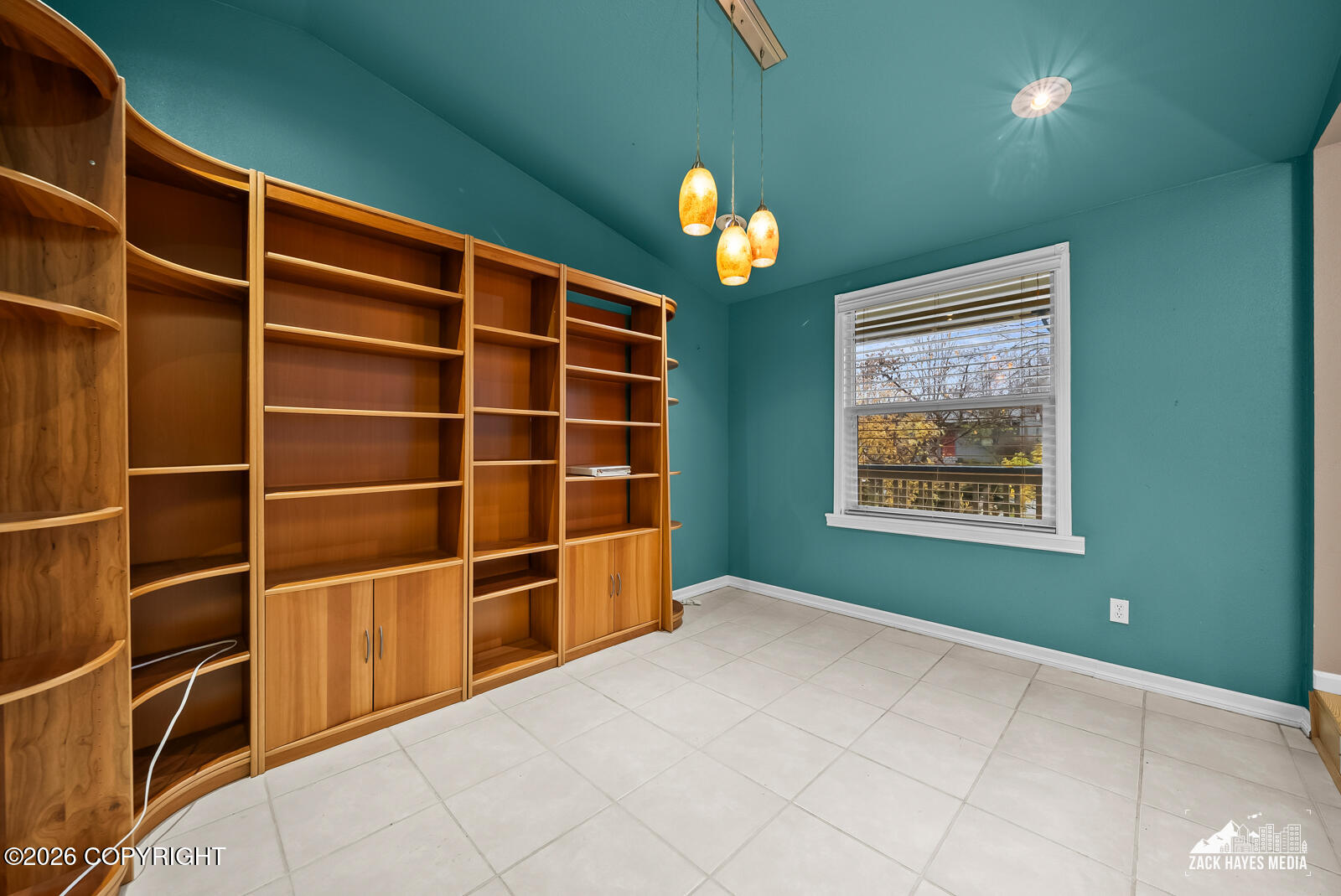 2519 Crestwood Street Property Photo 6
