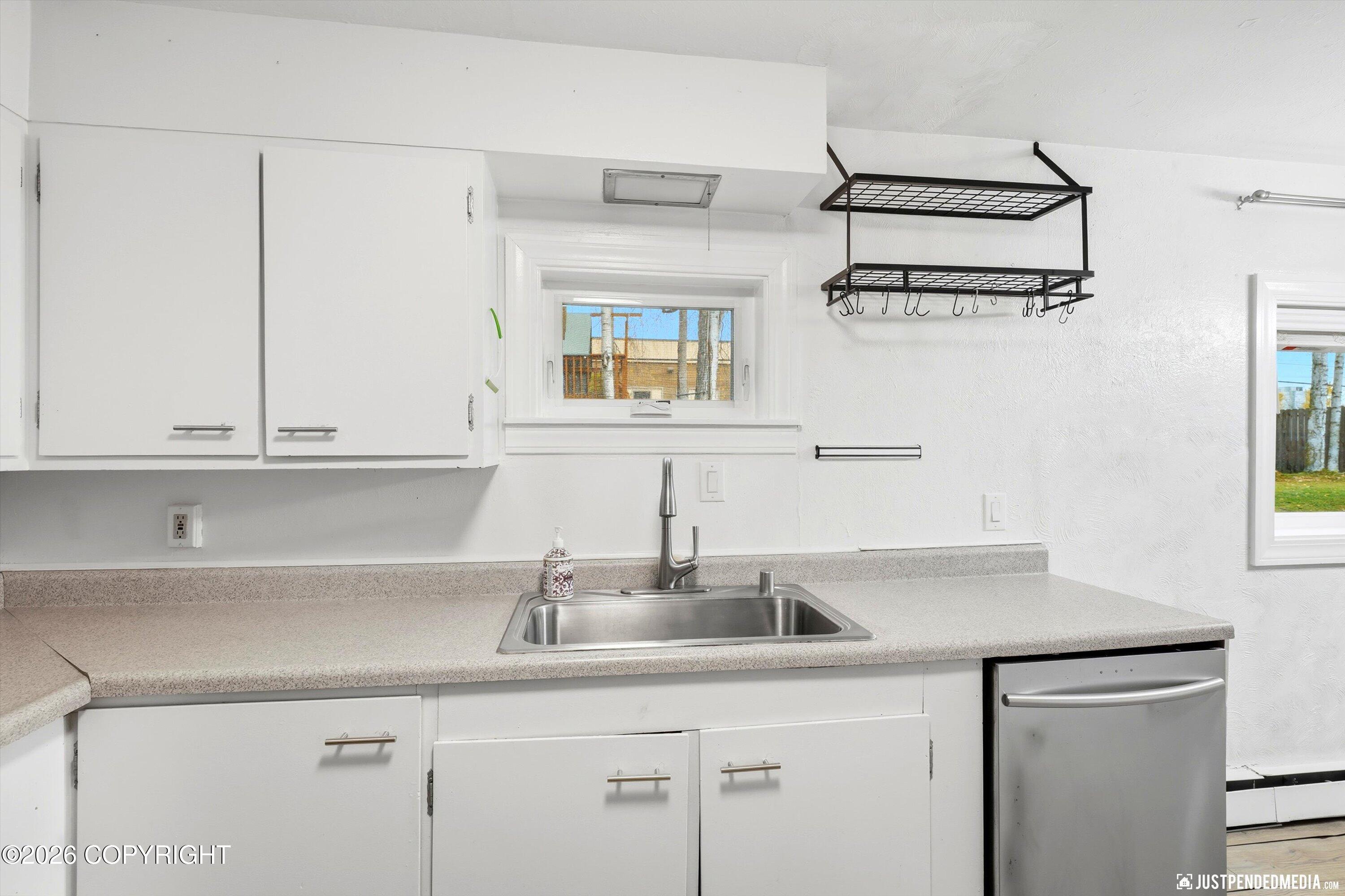 615 W 42nd Avenue Property Photo 32