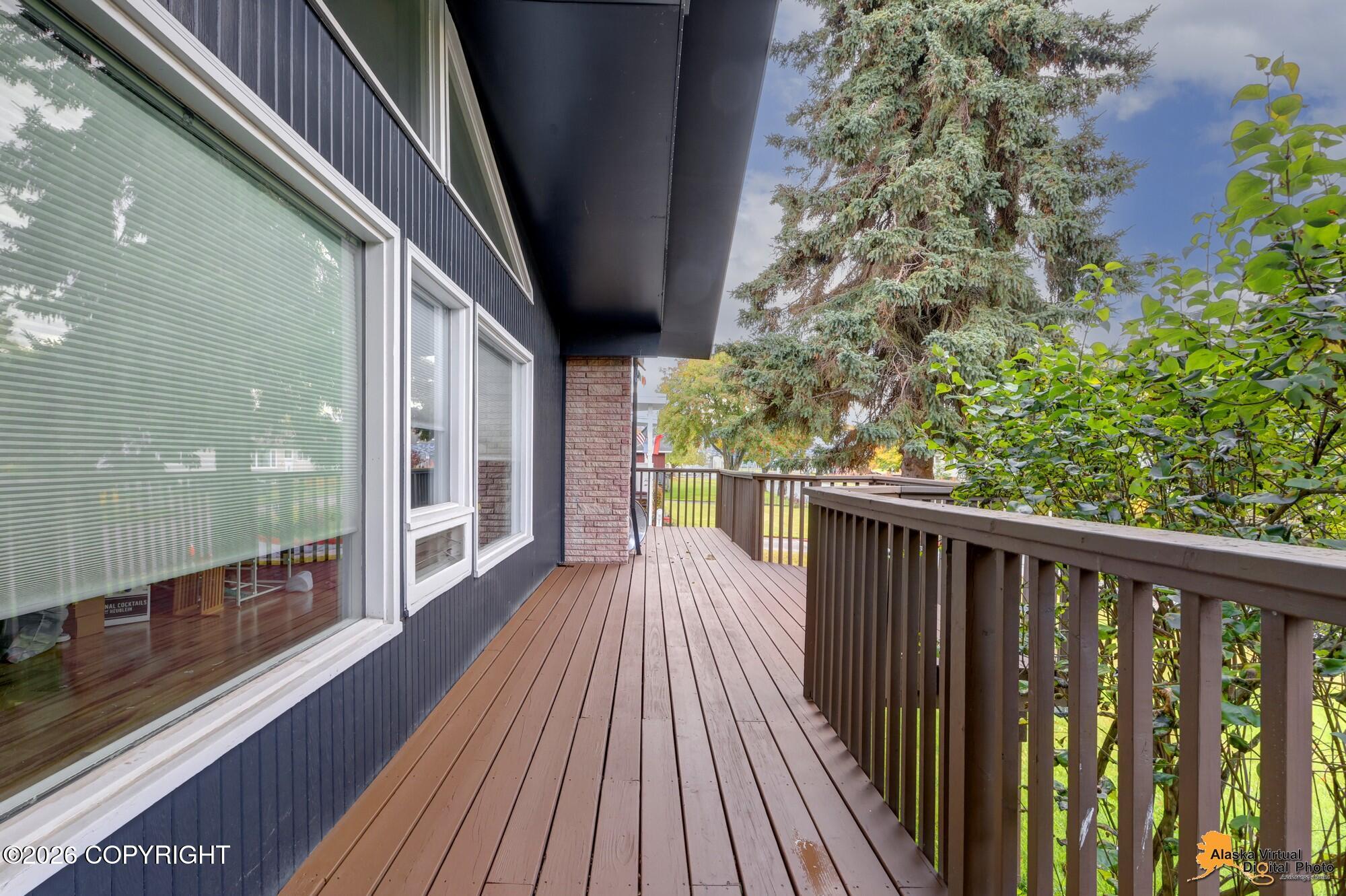 1345 W 13th Avenue Property Photo 6