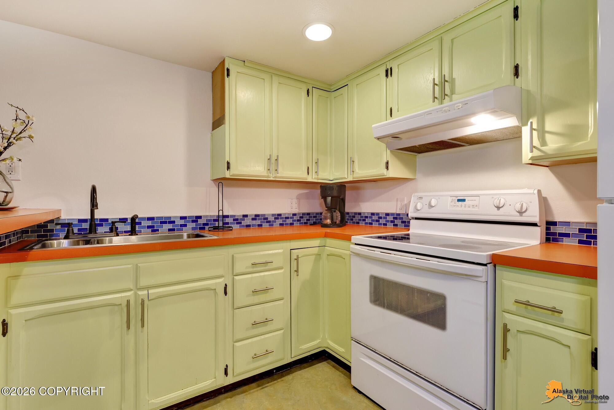 1345 W 13th Avenue Property Photo 50