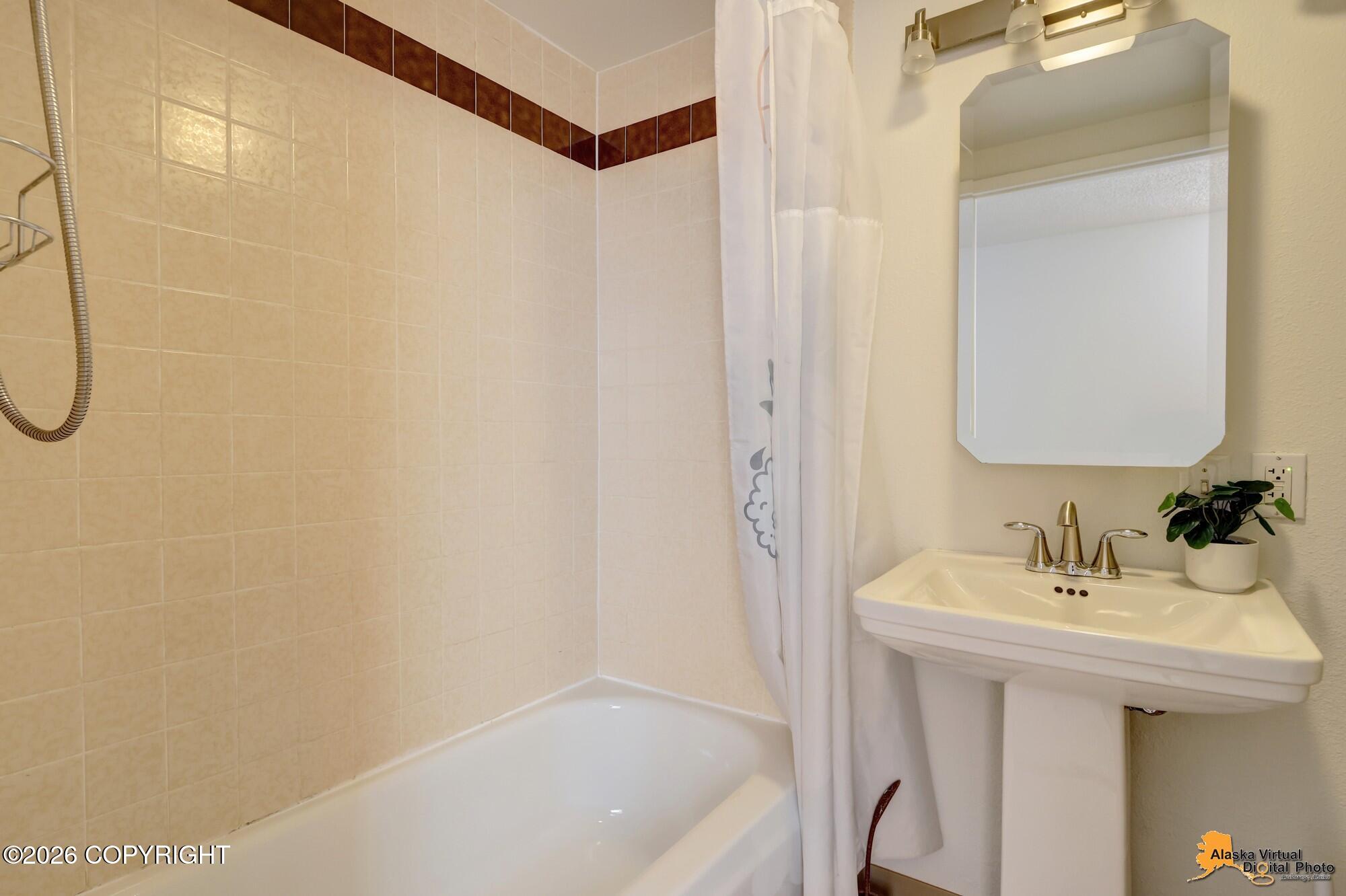 1345 W 13th Avenue Property Photo 59