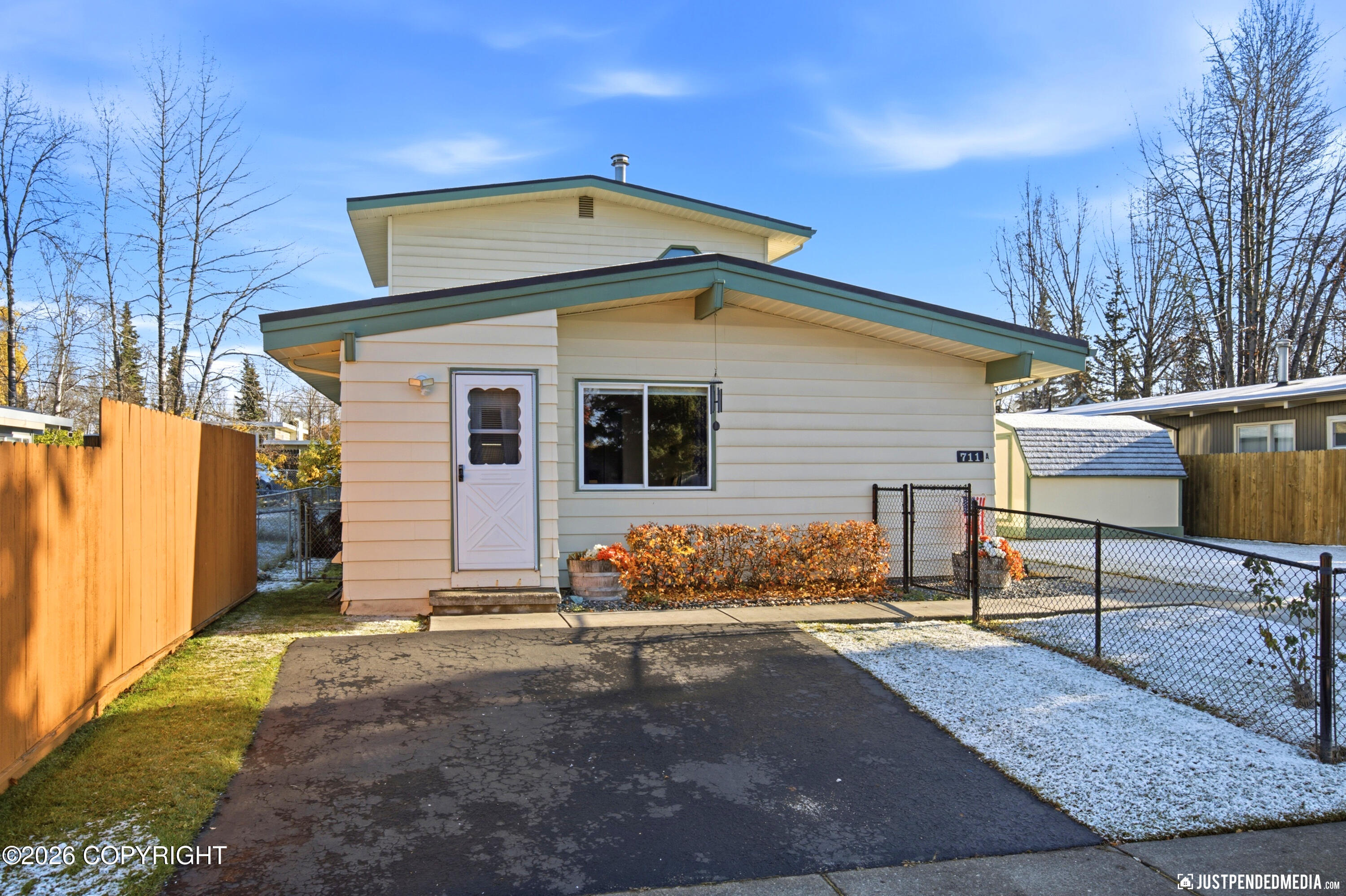 711 Cedar Street Property Photo 4