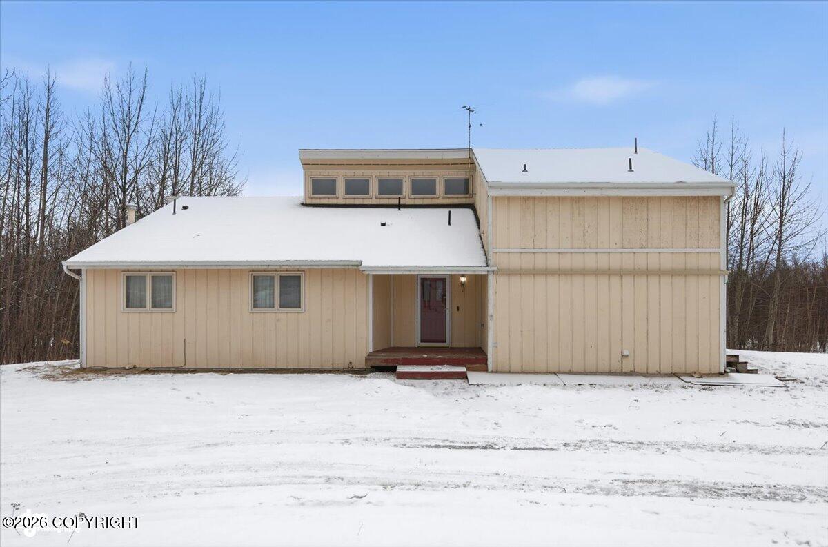 2560 E Parks Highway Property Photo 2