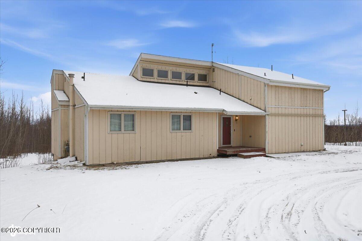 2560 E Parks Highway Property Photo 3