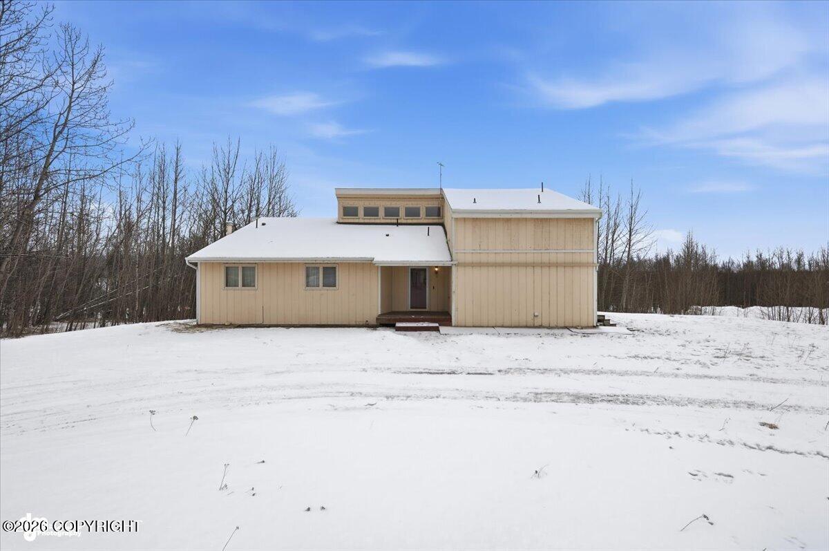 2560 E Parks Highway Property Photo 4