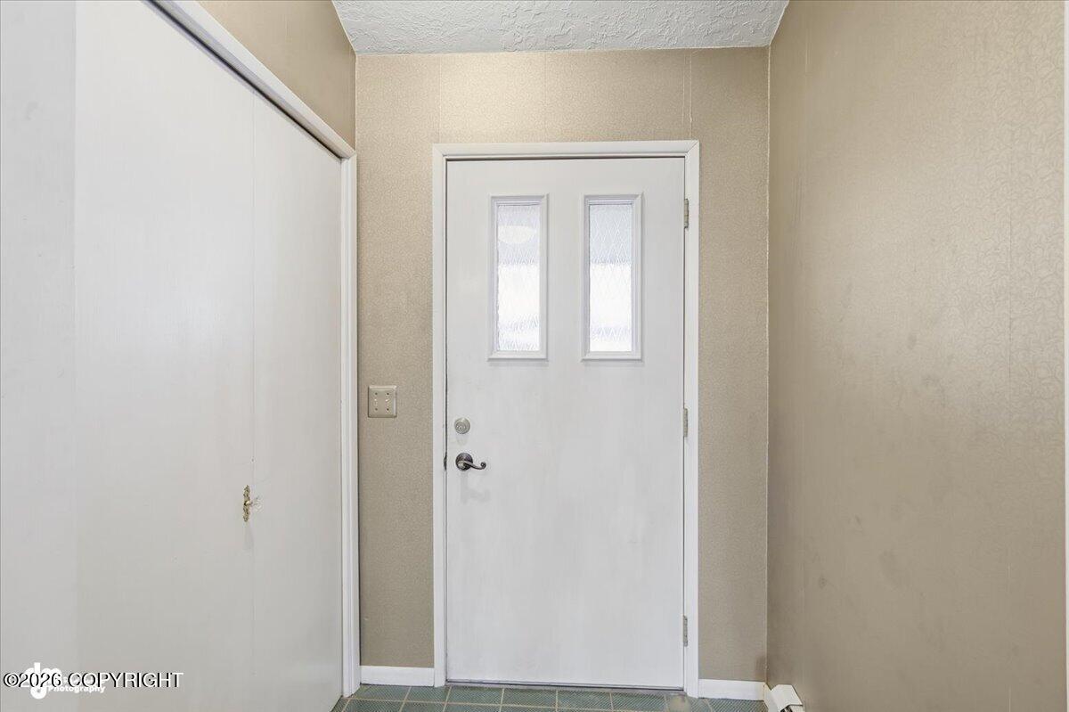 2560 E Parks Highway Property Photo 5