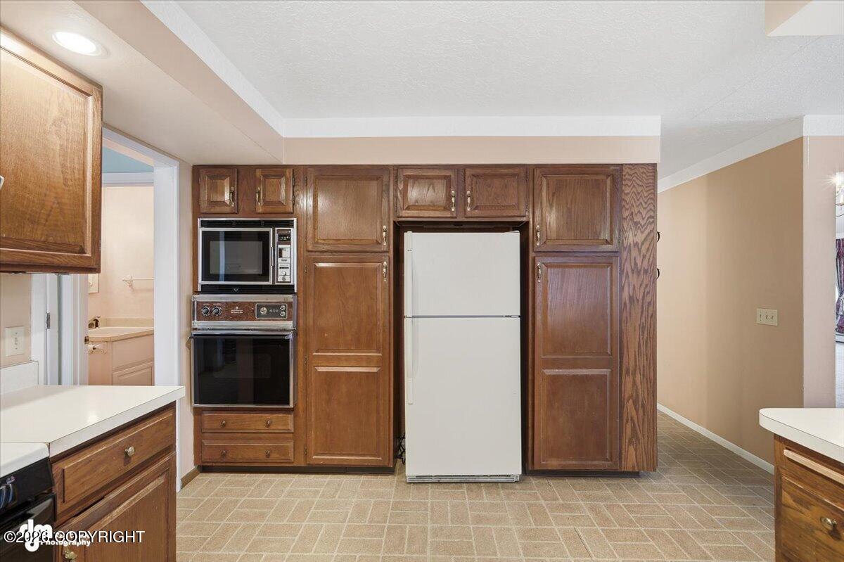 2560 E Parks Highway Property Photo 30