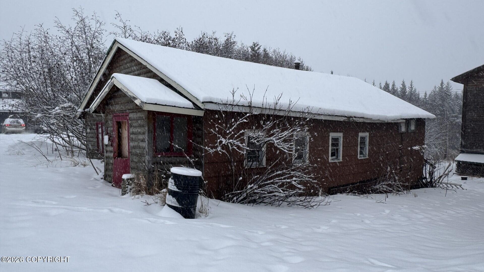 147 E Pioneer Avenue Property Photo 1