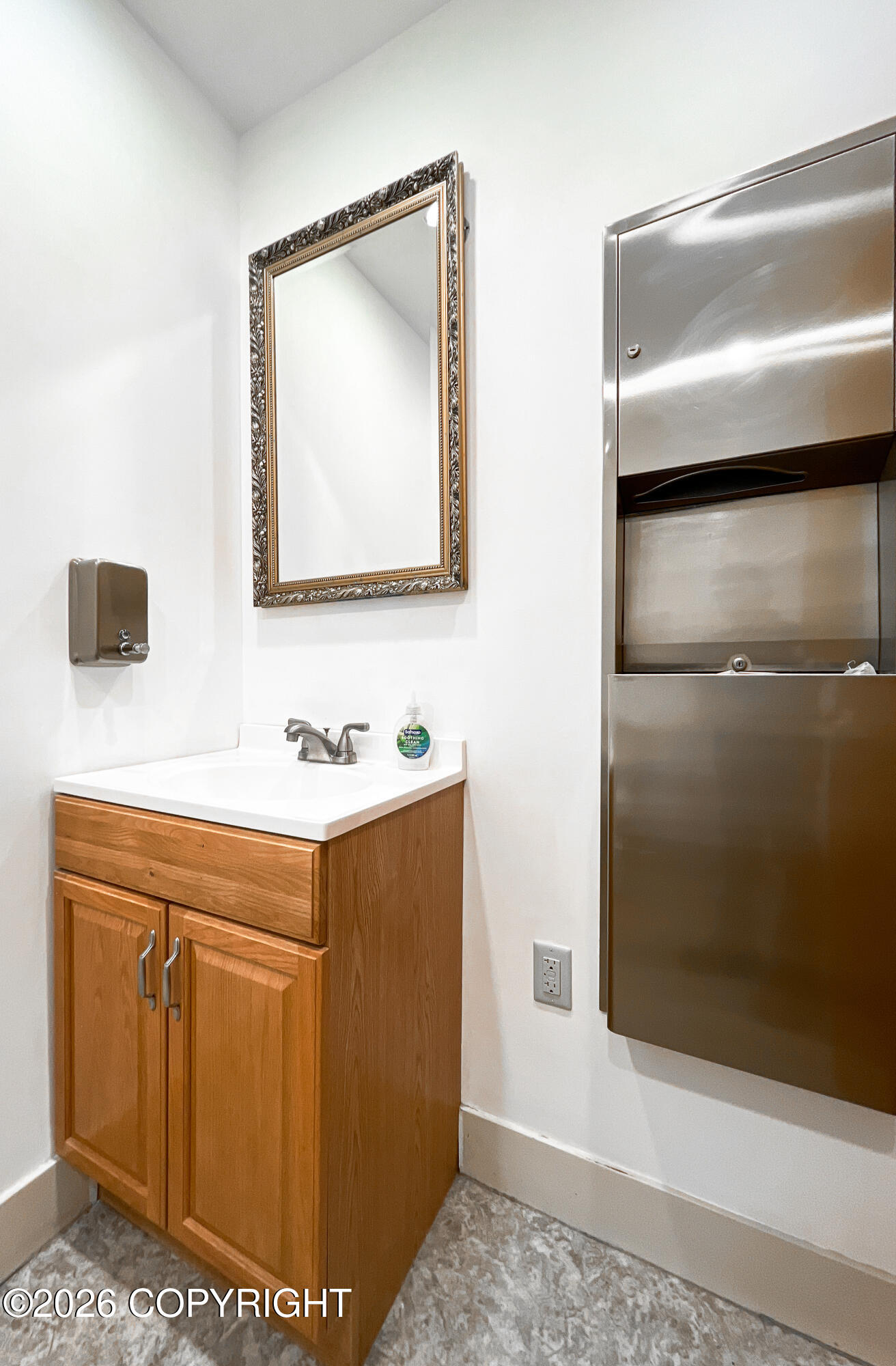 921 W 6th Avenue Property Photo 31