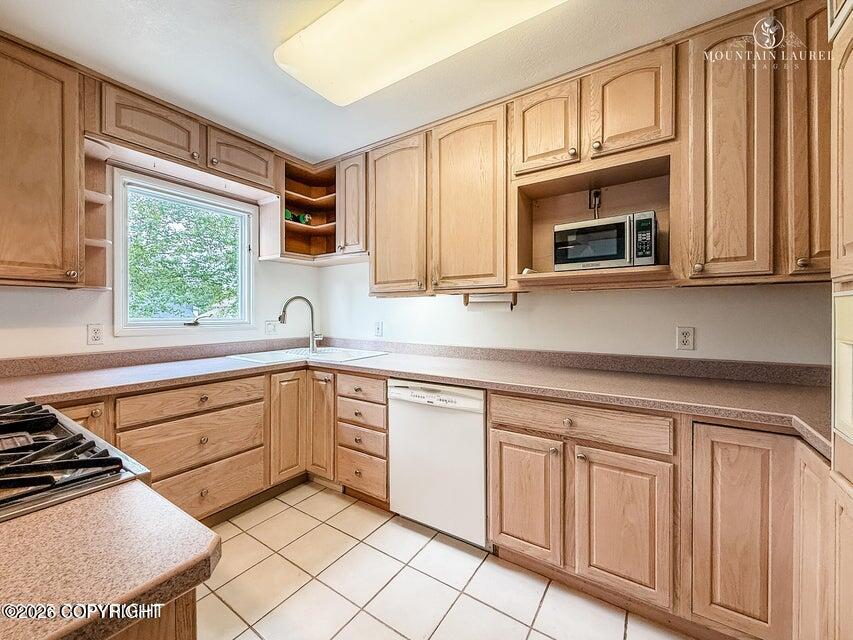 3333 Lakeshore Drive #5 Property Photo 11