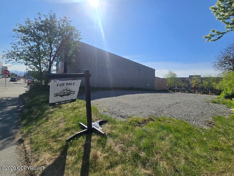 810 W 8th Avenue Property Photo 1
